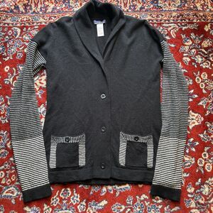 Patagonia Womens Cardigan Sweater Size Medium Black  Wool Collar Striped Pocket